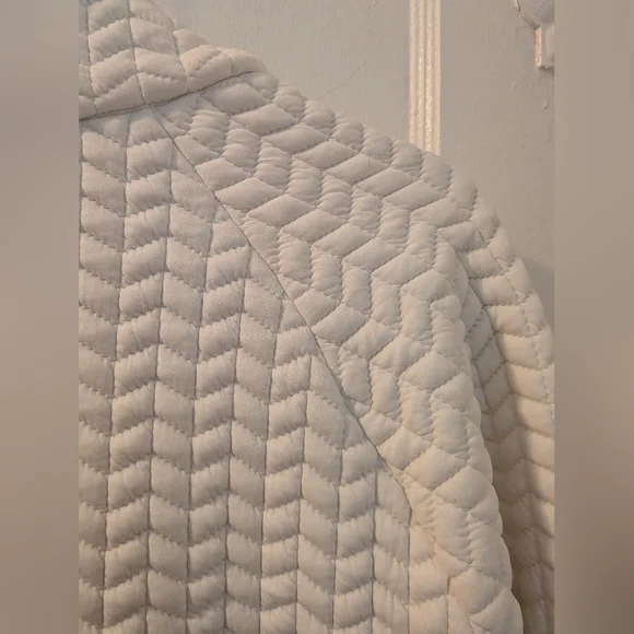 New Balance Women's Heatloft Athletic White Jacket - Size M - Picture 9 of 9